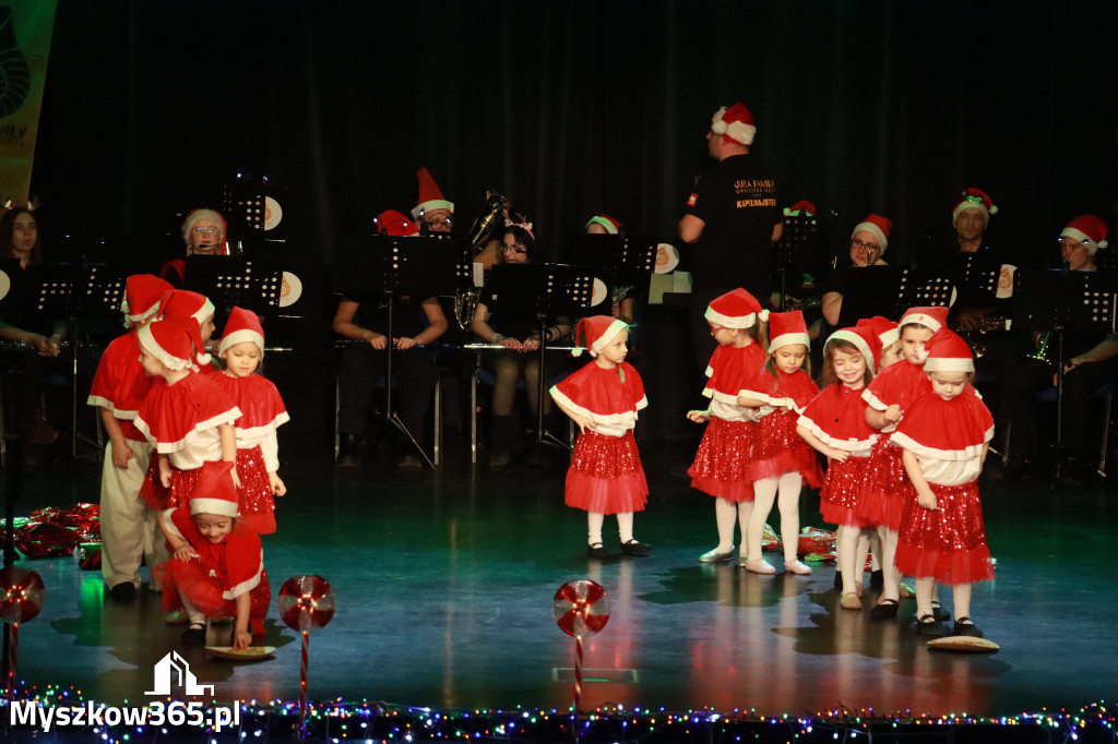Fotorelacja: Spotkanie z Mikołajem i Rozświetlenie Choinki w Myszkowie
