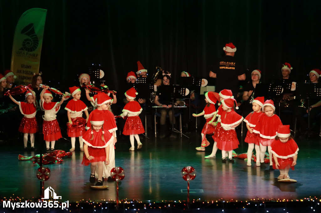 Fotorelacja: Spotkanie z Mikołajem i Rozświetlenie Choinki w Myszkowie