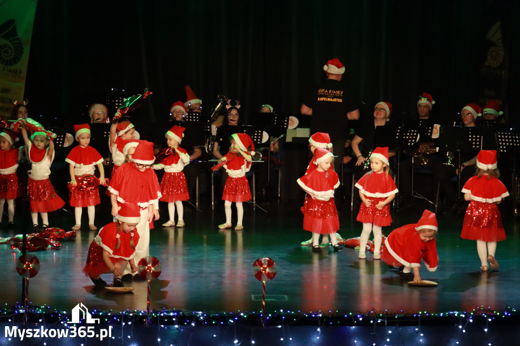 Fotorelacja: Spotkanie z Mikołajem i Rozświetlenie Choinki w Myszkowie