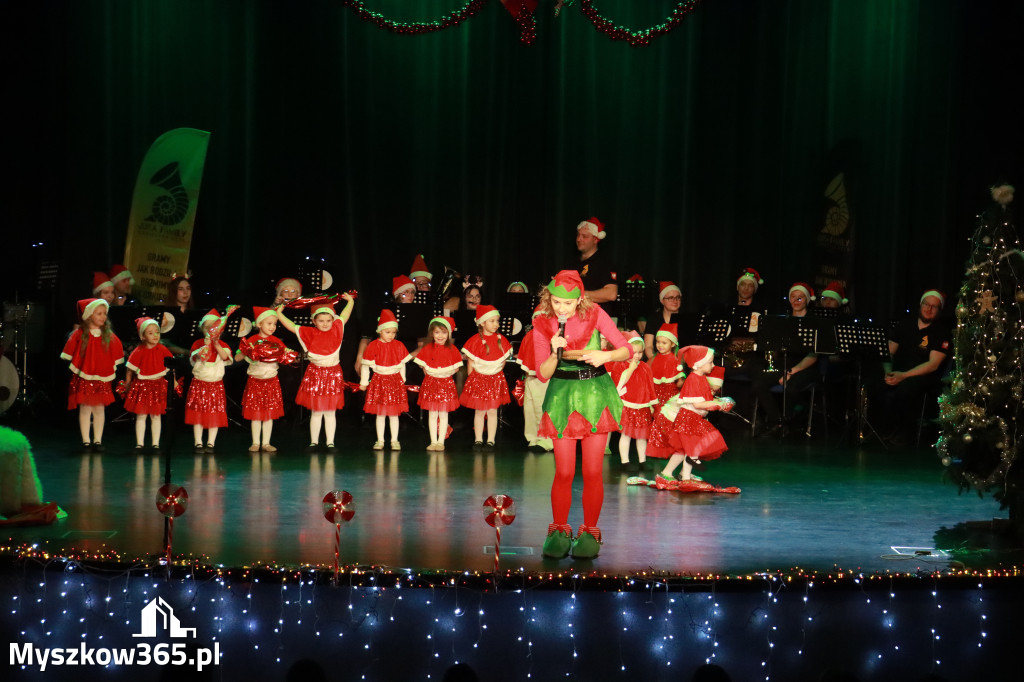 Fotorelacja: Spotkanie z Mikołajem i Rozświetlenie Choinki w Myszkowie