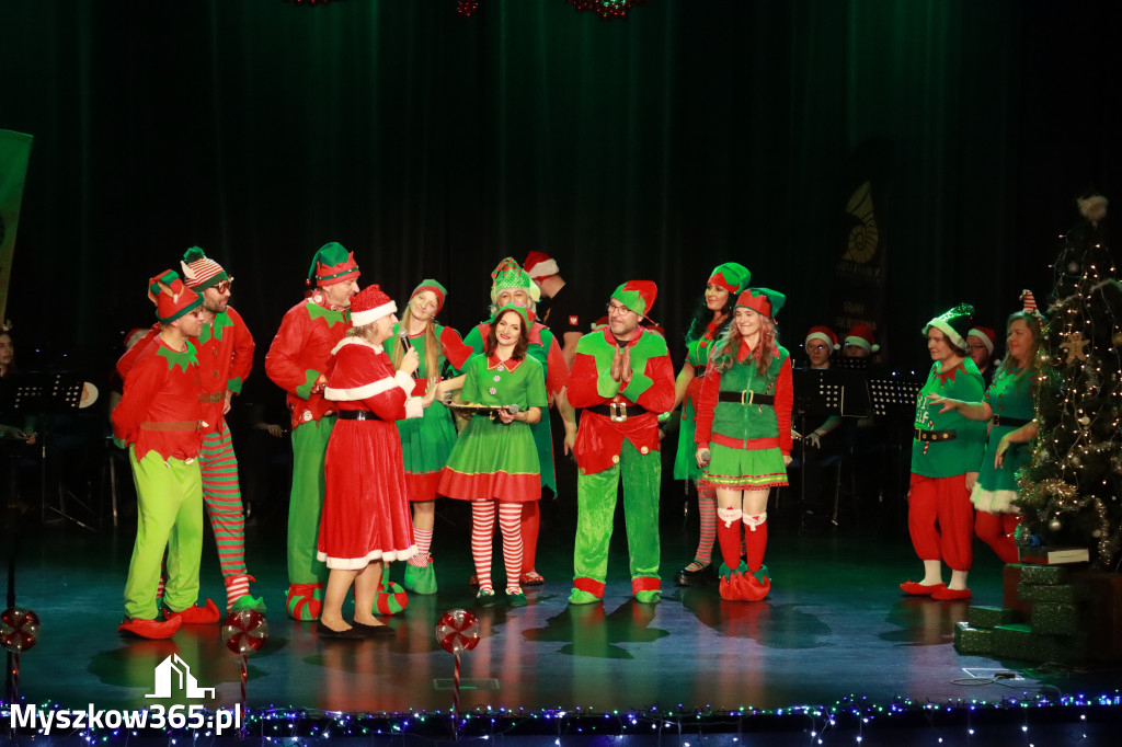 Fotorelacja: Spotkanie z Mikołajem i Rozświetlenie Choinki w Myszkowie