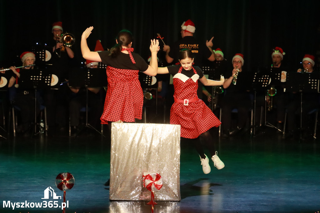 Fotorelacja: Spotkanie z Mikołajem i Rozświetlenie Choinki w Myszkowie