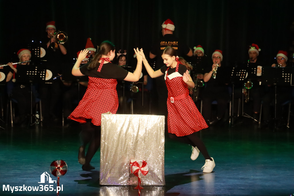 Fotorelacja: Spotkanie z Mikołajem i Rozświetlenie Choinki w Myszkowie