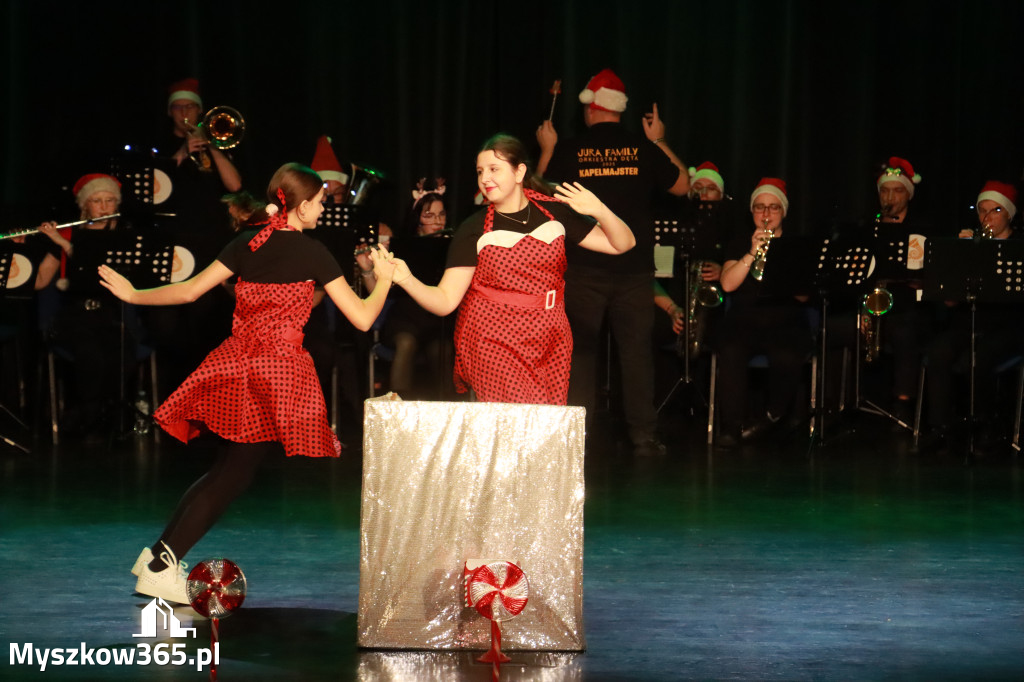 Fotorelacja: Spotkanie z Mikołajem i Rozświetlenie Choinki w Myszkowie