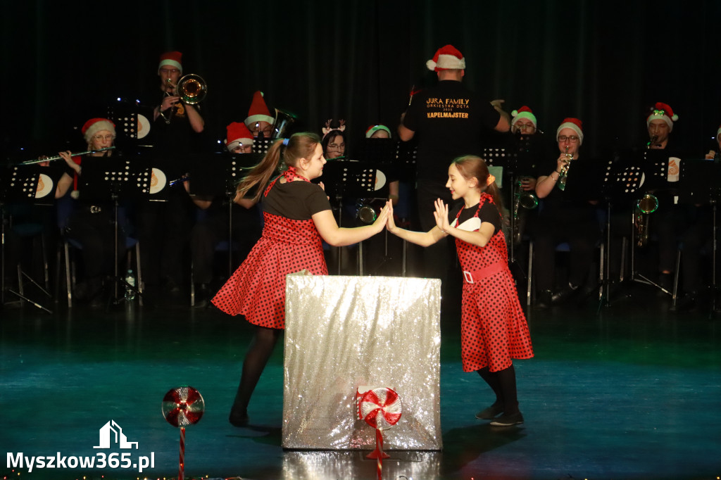 Fotorelacja: Spotkanie z Mikołajem i Rozświetlenie Choinki w Myszkowie
