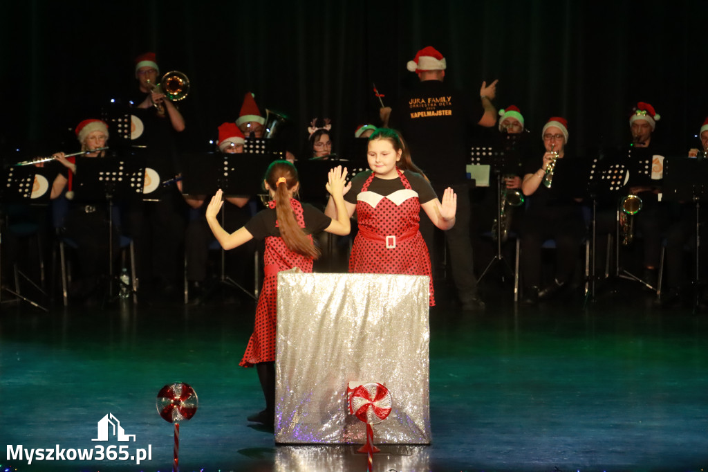 Fotorelacja: Spotkanie z Mikołajem i Rozświetlenie Choinki w Myszkowie