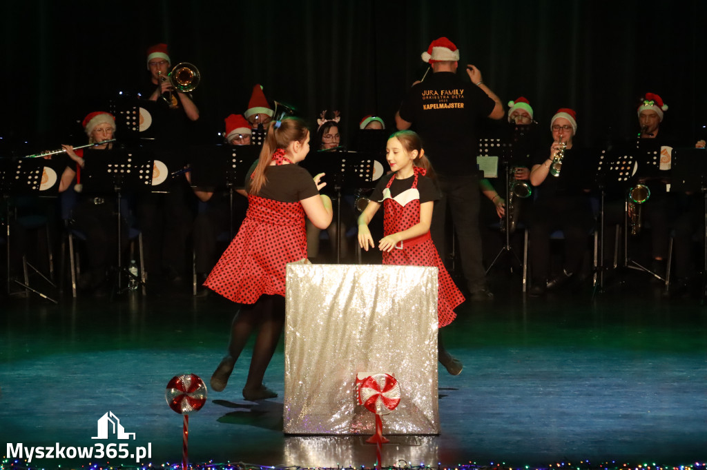 Fotorelacja: Spotkanie z Mikołajem i Rozświetlenie Choinki w Myszkowie