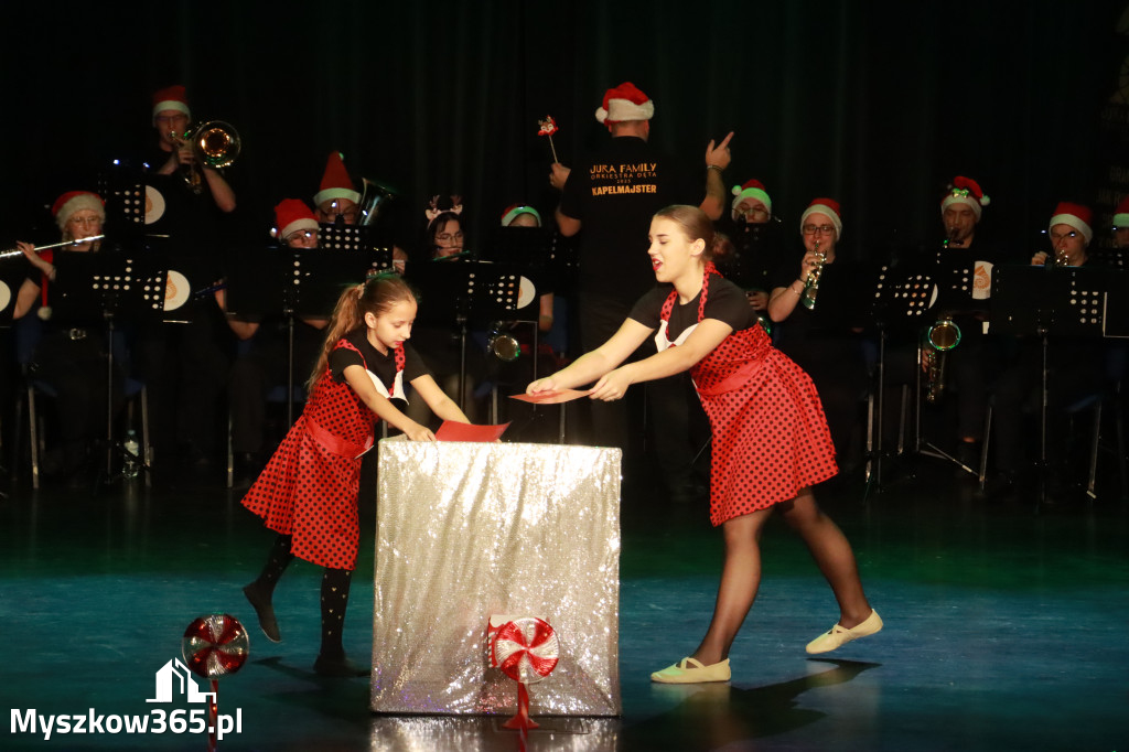 Fotorelacja: Spotkanie z Mikołajem i Rozświetlenie Choinki w Myszkowie