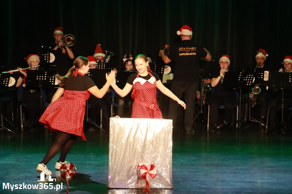 Fotorelacja: Spotkanie z Mikołajem i Rozświetlenie Choinki w Myszkowie