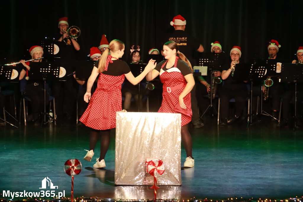 Fotorelacja: Spotkanie z Mikołajem i Rozświetlenie Choinki w Myszkowie