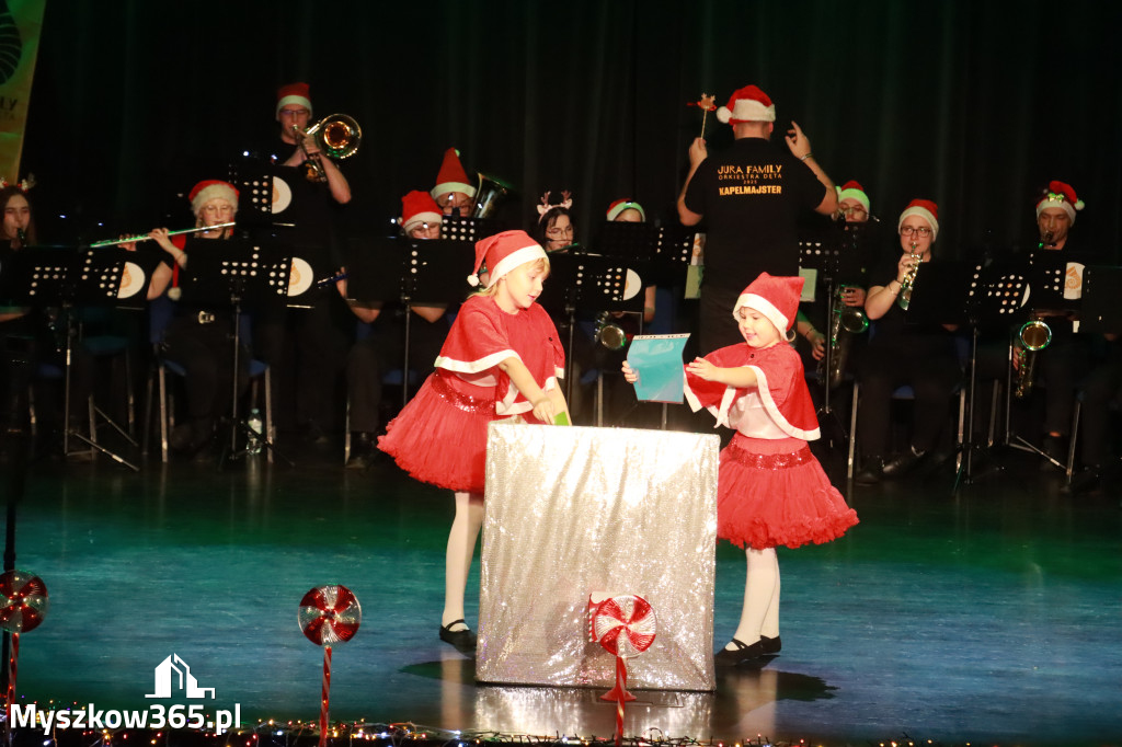 Fotorelacja: Spotkanie z Mikołajem i Rozświetlenie Choinki w Myszkowie