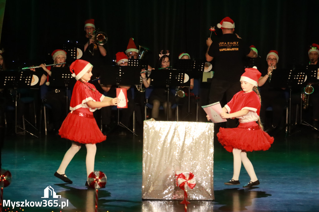 Fotorelacja: Spotkanie z Mikołajem i Rozświetlenie Choinki w Myszkowie