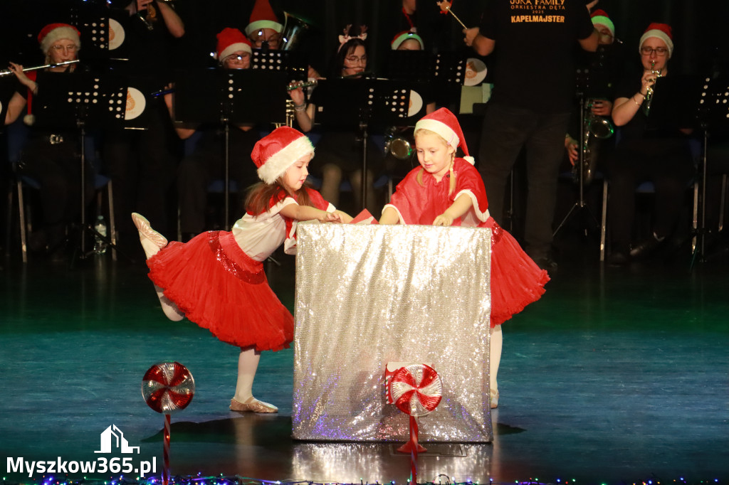 Fotorelacja: Spotkanie z Mikołajem i Rozświetlenie Choinki w Myszkowie
