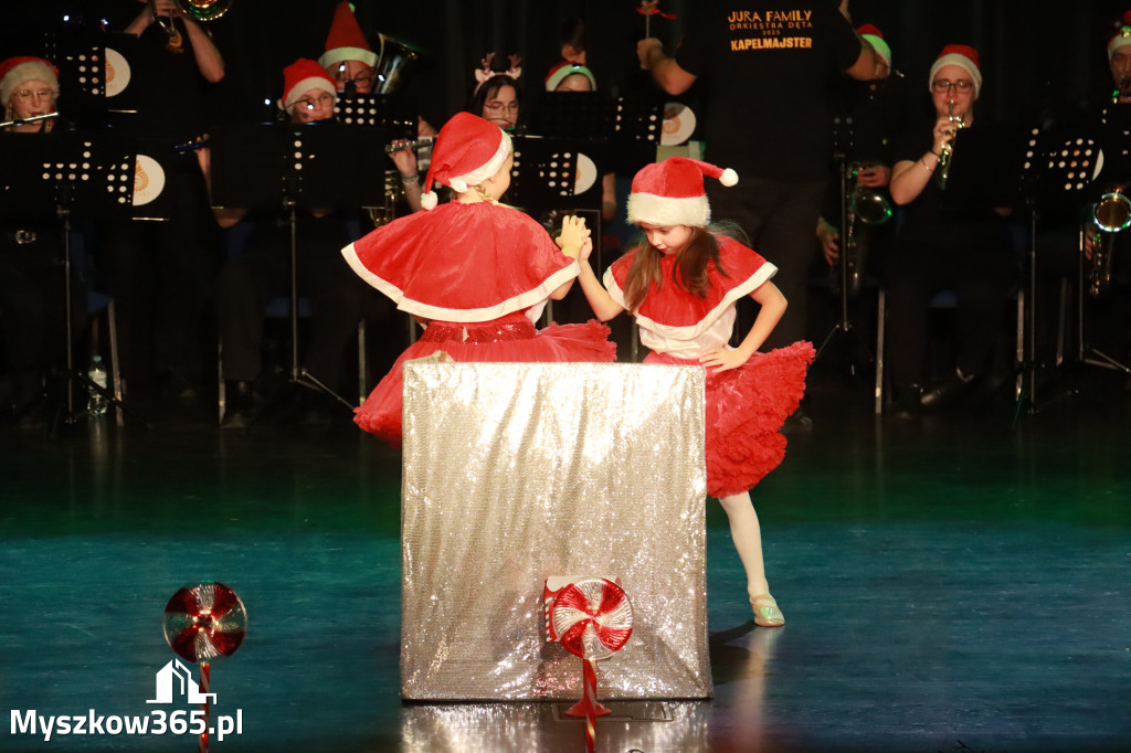 Fotorelacja: Spotkanie z Mikołajem i Rozświetlenie Choinki w Myszkowie