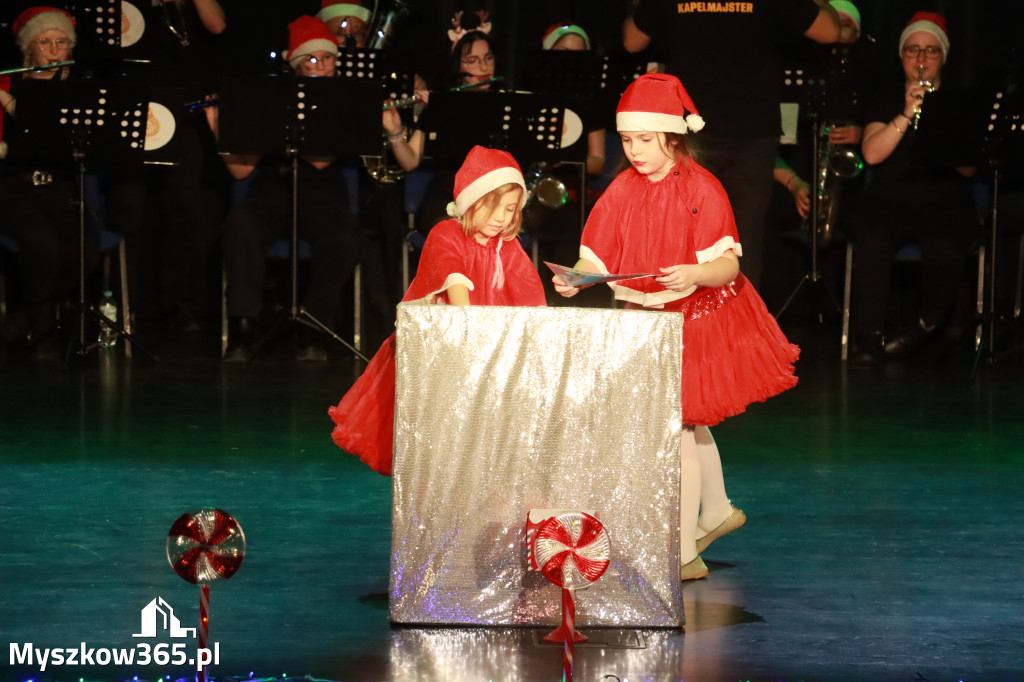 Fotorelacja: Spotkanie z Mikołajem i Rozświetlenie Choinki w Myszkowie