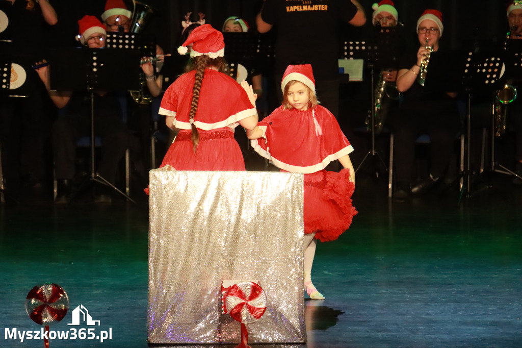 Fotorelacja: Spotkanie z Mikołajem i Rozświetlenie Choinki w Myszkowie