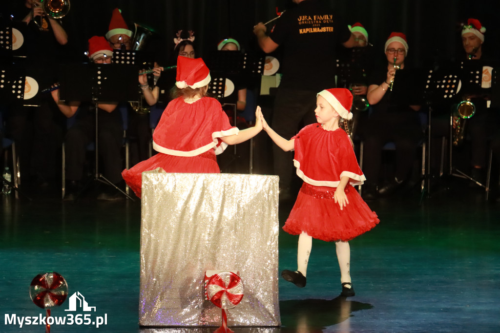 Fotorelacja: Spotkanie z Mikołajem i Rozświetlenie Choinki w Myszkowie