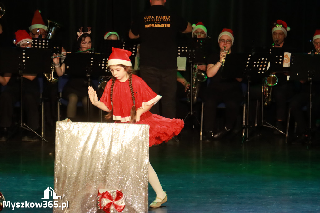 Fotorelacja: Spotkanie z Mikołajem i Rozświetlenie Choinki w Myszkowie