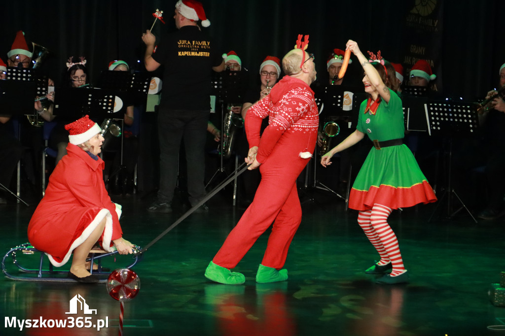 Fotorelacja: Spotkanie z Mikołajem i Rozświetlenie Choinki w Myszkowie