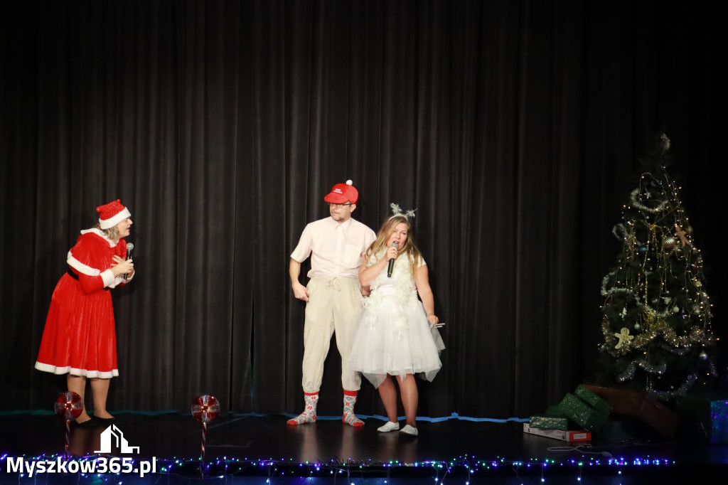 Fotorelacja: Spotkanie z Mikołajem i Rozświetlenie Choinki w Myszkowie