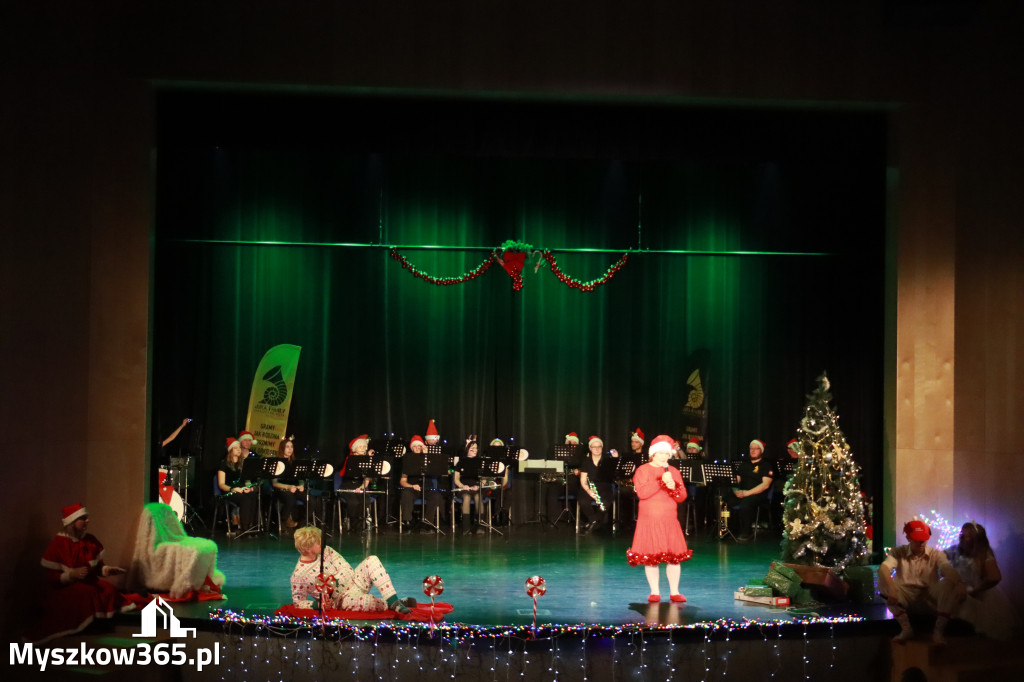 Fotorelacja: Spotkanie z Mikołajem i Rozświetlenie Choinki w Myszkowie