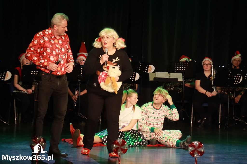 Fotorelacja: Spotkanie z Mikołajem i Rozświetlenie Choinki w Myszkowie