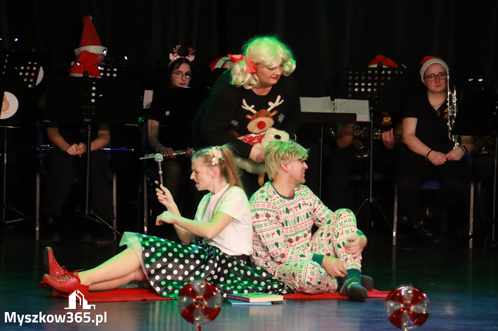 Fotorelacja: Spotkanie z Mikołajem i Rozświetlenie Choinki w Myszkowie