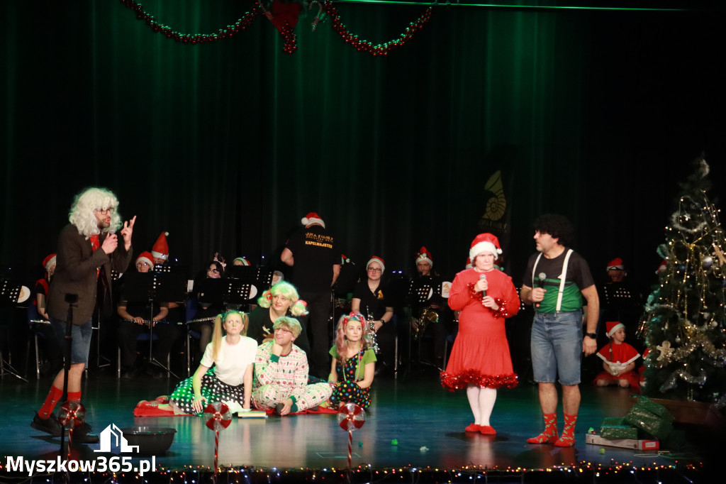 Fotorelacja: Spotkanie z Mikołajem i Rozświetlenie Choinki w Myszkowie
