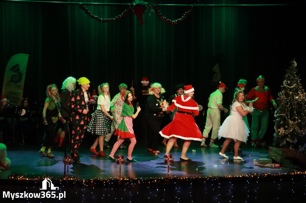 Fotorelacja: Spotkanie z Mikołajem i Rozświetlenie Choinki w Myszkowie