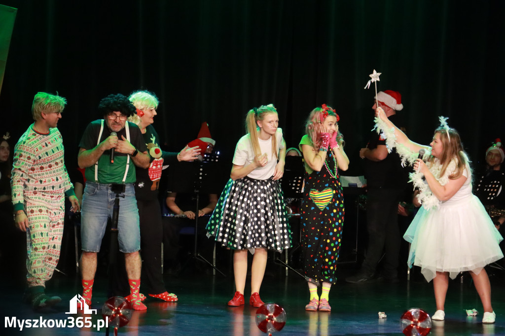 Fotorelacja: Spotkanie z Mikołajem i Rozświetlenie Choinki w Myszkowie