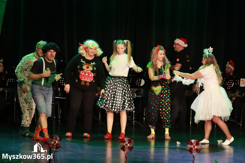 Fotorelacja: Spotkanie z Mikołajem i Rozświetlenie Choinki w Myszkowie