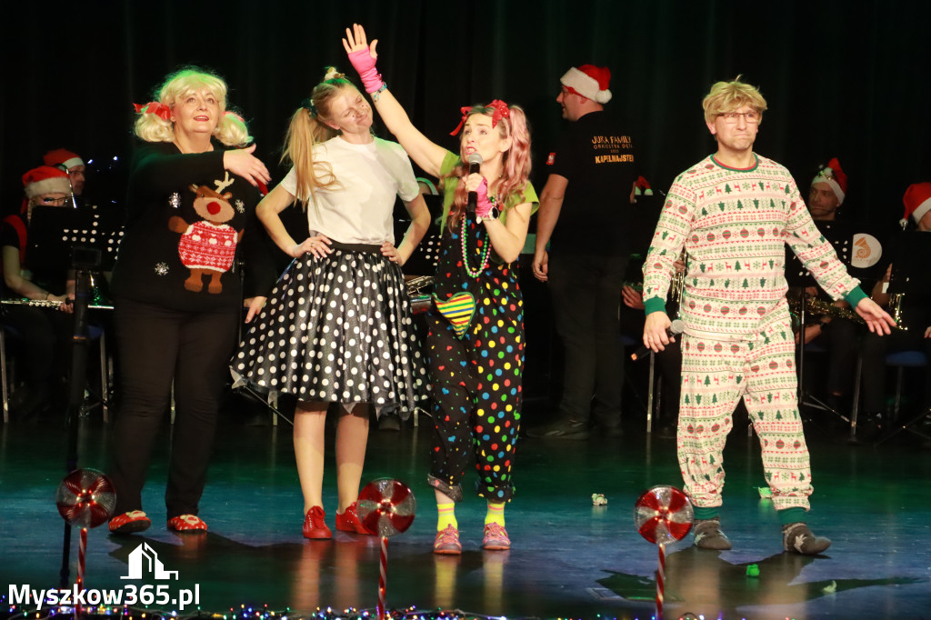 Fotorelacja: Spotkanie z Mikołajem i Rozświetlenie Choinki w Myszkowie