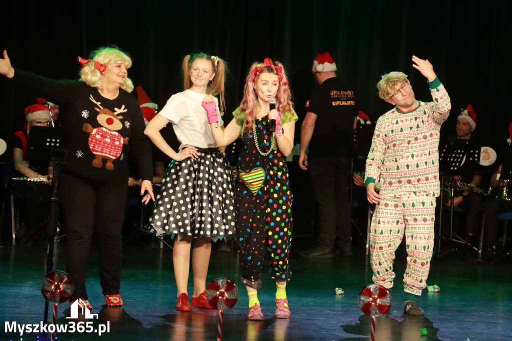 Fotorelacja: Spotkanie z Mikołajem i Rozświetlenie Choinki w Myszkowie