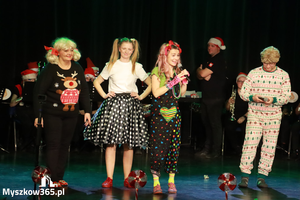 Fotorelacja: Spotkanie z Mikołajem i Rozświetlenie Choinki w Myszkowie