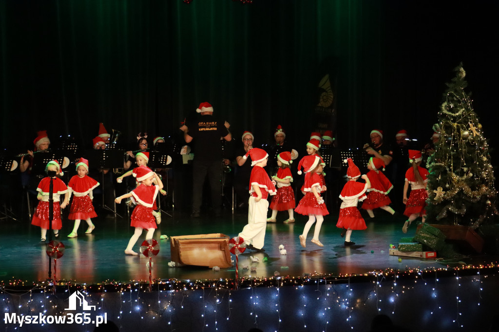 Fotorelacja: Spotkanie z Mikołajem i Rozświetlenie Choinki w Myszkowie