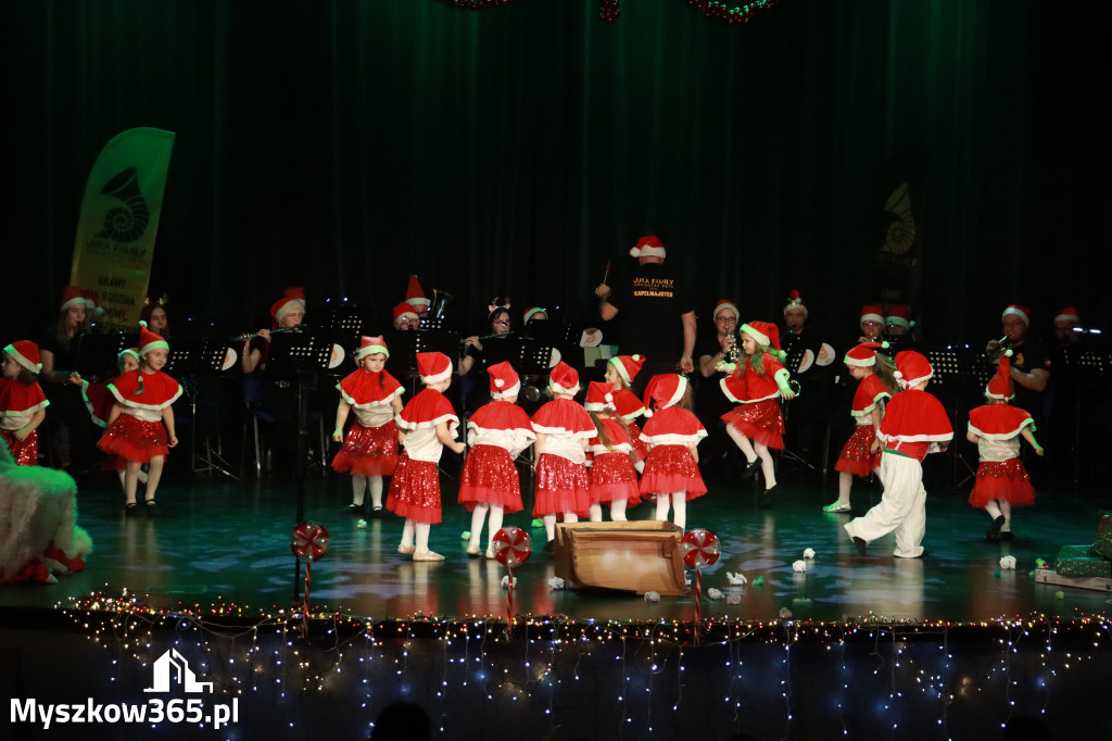 Fotorelacja: Spotkanie z Mikołajem i Rozświetlenie Choinki w Myszkowie