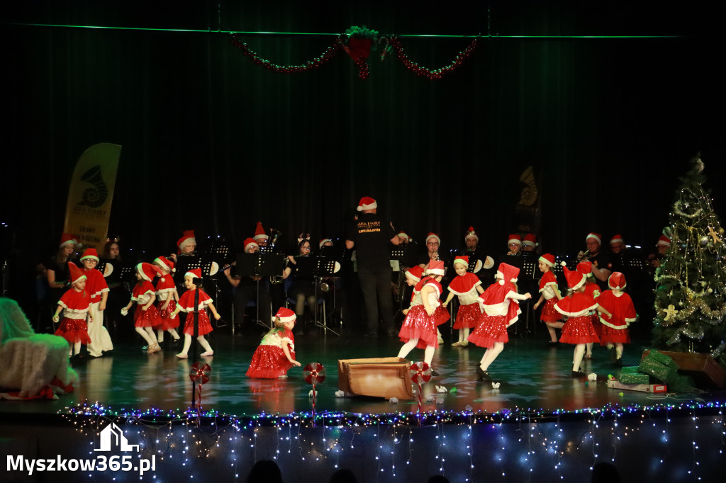 Fotorelacja: Spotkanie z Mikołajem i Rozświetlenie Choinki w Myszkowie