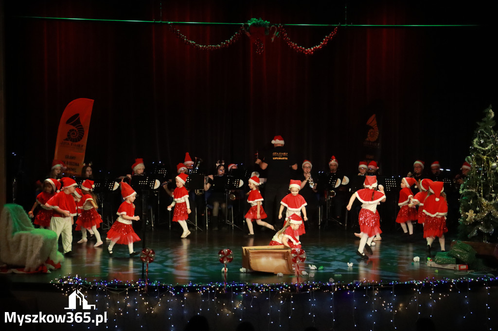 Fotorelacja: Spotkanie z Mikołajem i Rozświetlenie Choinki w Myszkowie