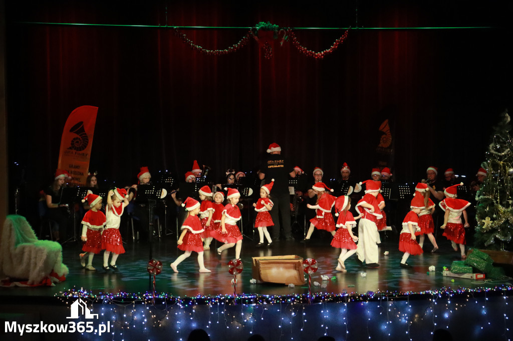 Fotorelacja: Spotkanie z Mikołajem i Rozświetlenie Choinki w Myszkowie