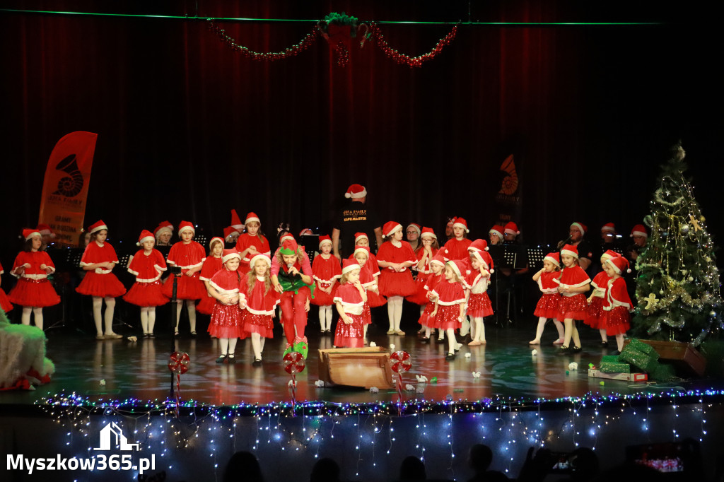 Fotorelacja: Spotkanie z Mikołajem i Rozświetlenie Choinki w Myszkowie