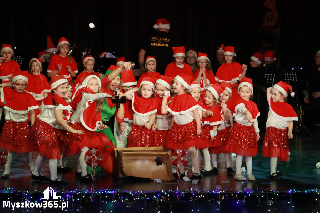 Fotorelacja: Spotkanie z Mikołajem i Rozświetlenie Choinki w Myszkowie