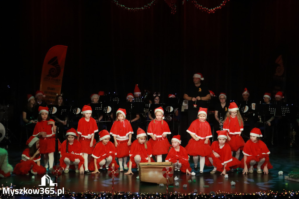 Fotorelacja: Spotkanie z Mikołajem i Rozświetlenie Choinki w Myszkowie
