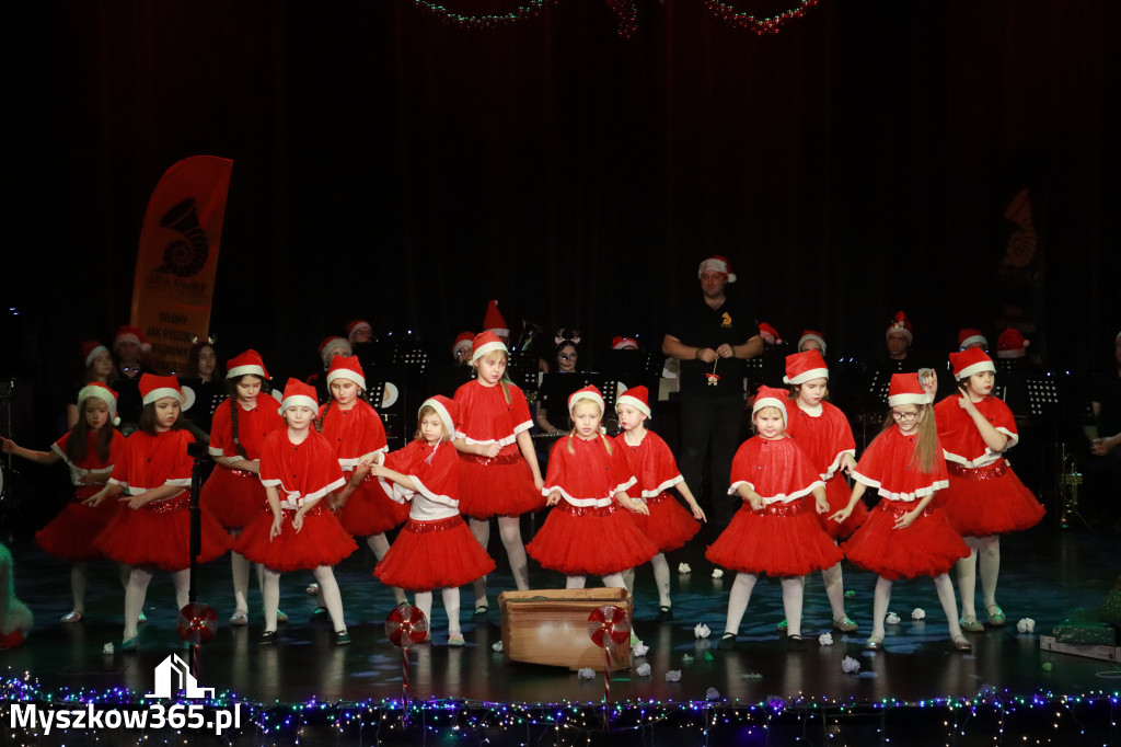 Fotorelacja: Spotkanie z Mikołajem i Rozświetlenie Choinki w Myszkowie