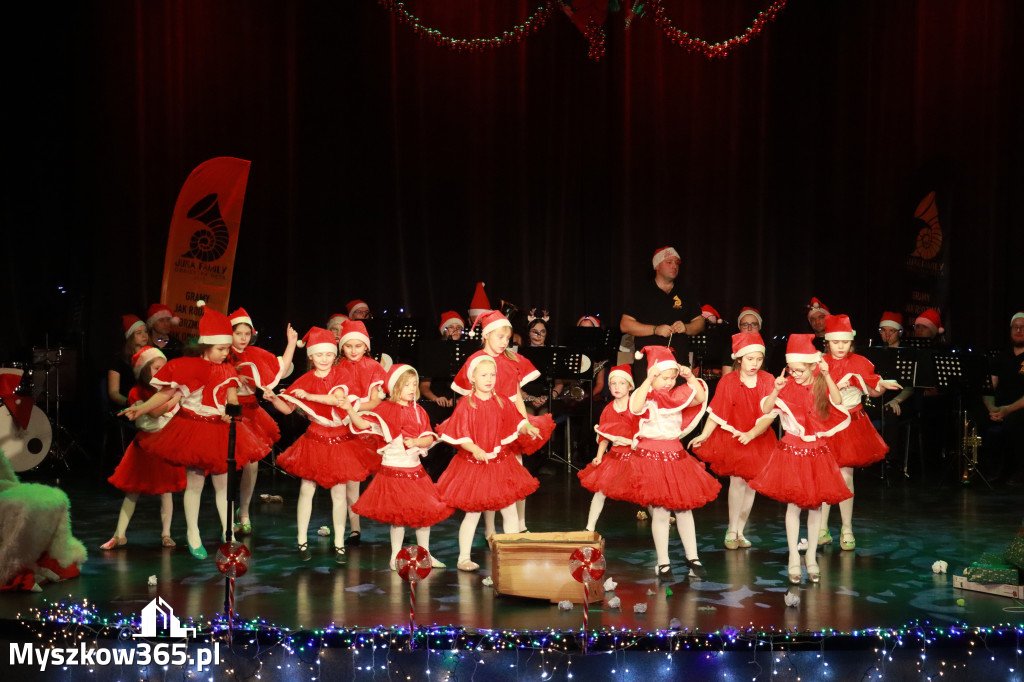Fotorelacja: Spotkanie z Mikołajem i Rozświetlenie Choinki w Myszkowie