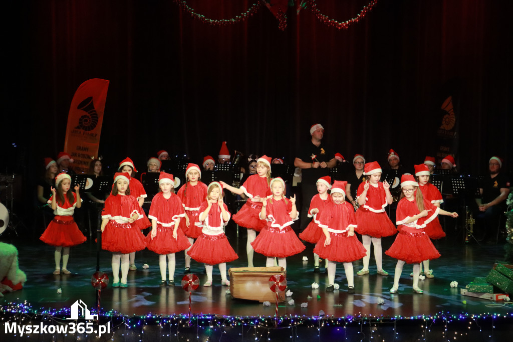 Fotorelacja: Spotkanie z Mikołajem i Rozświetlenie Choinki w Myszkowie