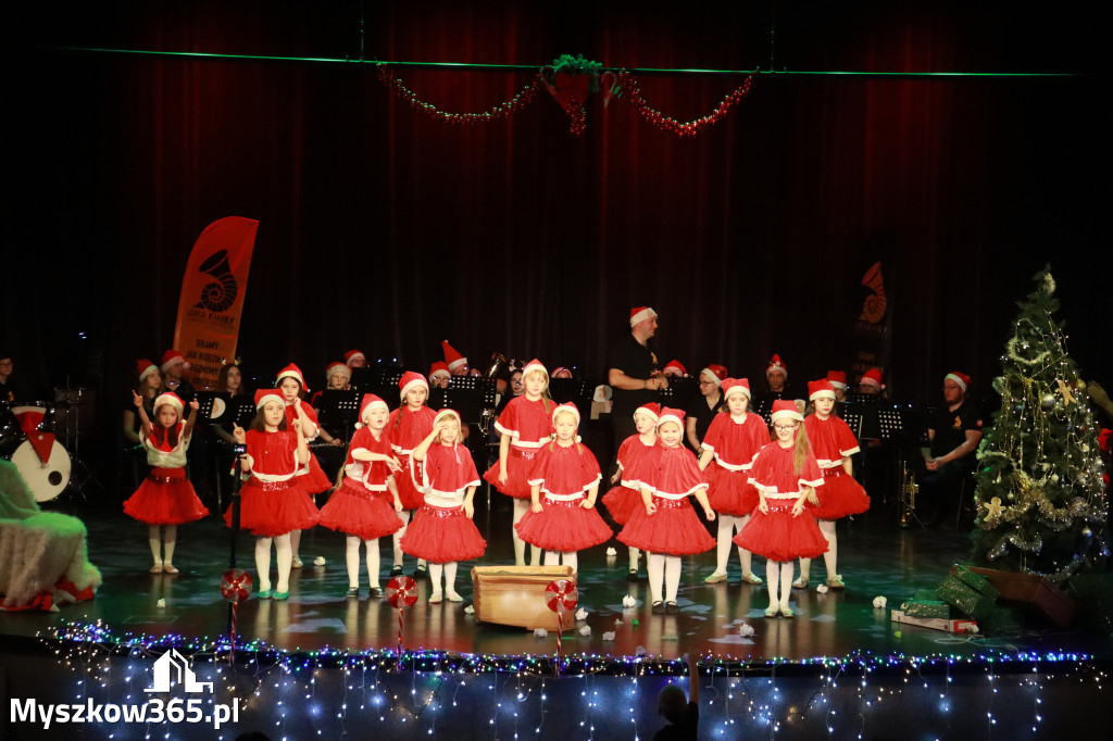 Fotorelacja: Spotkanie z Mikołajem i Rozświetlenie Choinki w Myszkowie