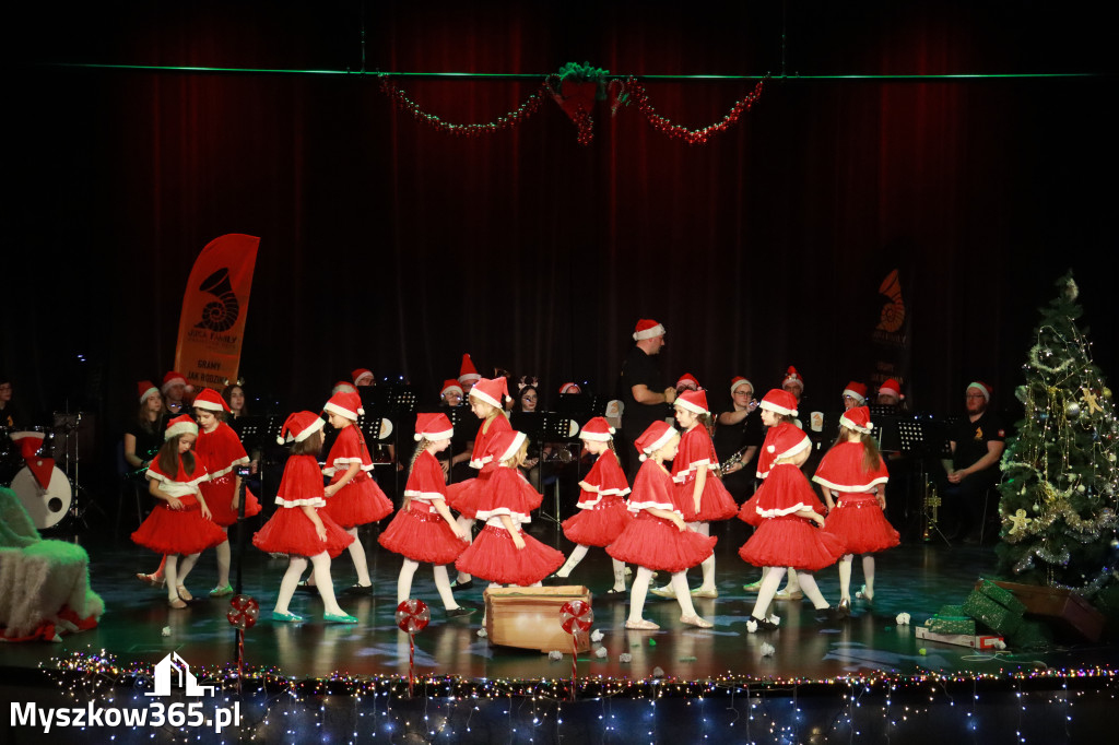 Fotorelacja: Spotkanie z Mikołajem i Rozświetlenie Choinki w Myszkowie