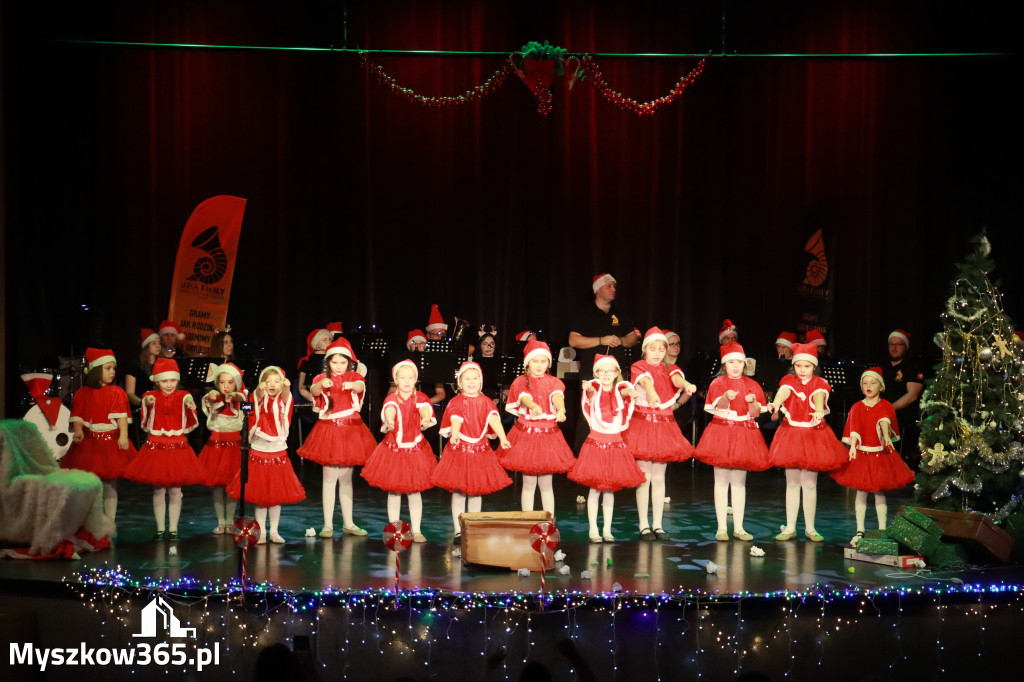Fotorelacja: Spotkanie z Mikołajem i Rozświetlenie Choinki w Myszkowie