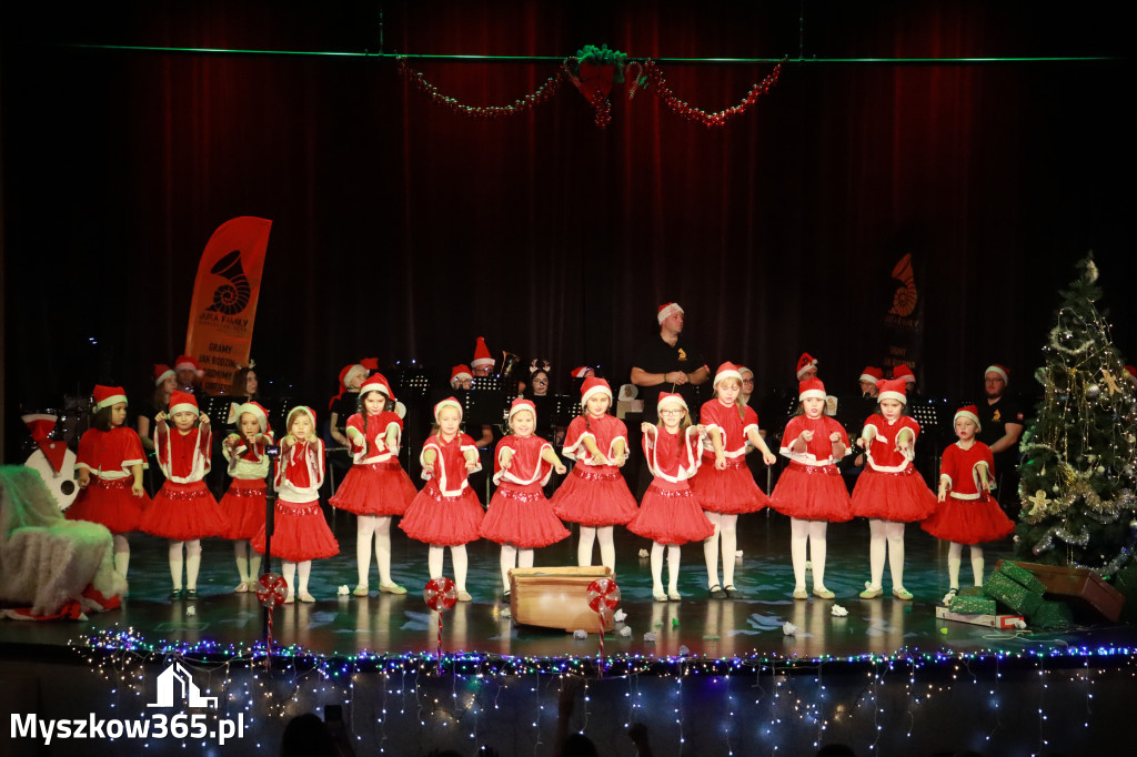 Fotorelacja: Spotkanie z Mikołajem i Rozświetlenie Choinki w Myszkowie