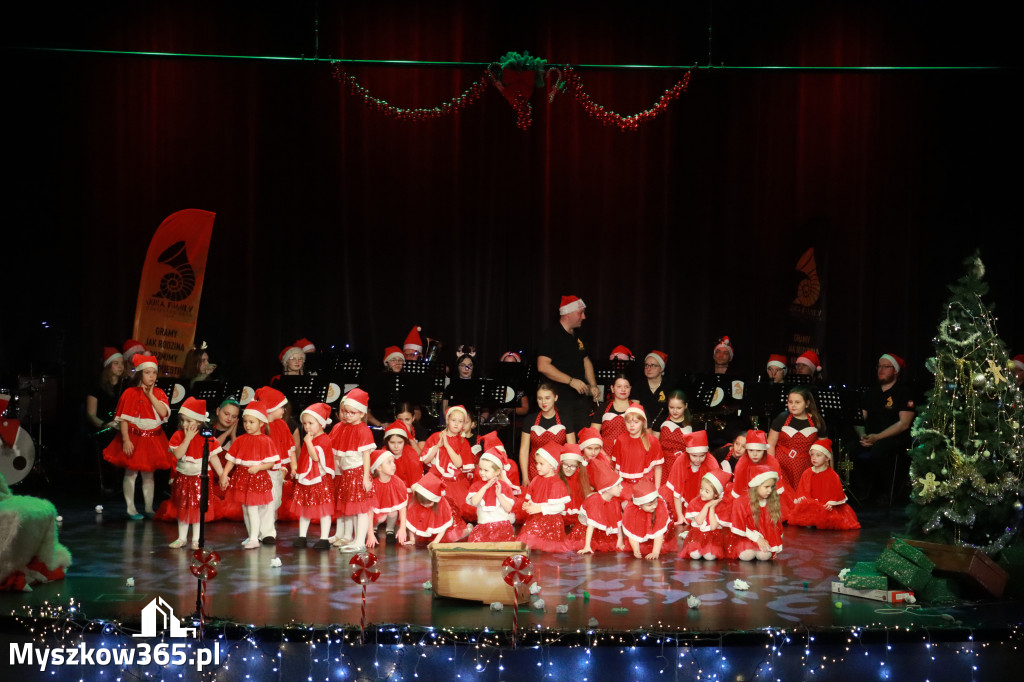 Fotorelacja: Spotkanie z Mikołajem i Rozświetlenie Choinki w Myszkowie